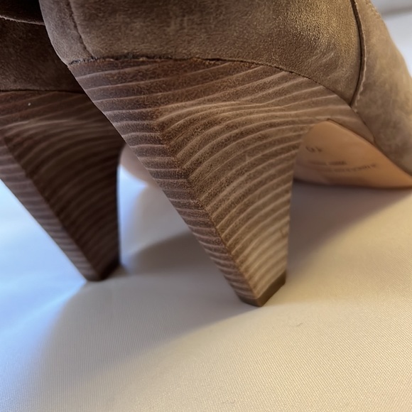 Sigerson Morrison NWOT Faro Suede Peep-Toe Tassel Boho Bootie Size 10 - Picture 8 of 11